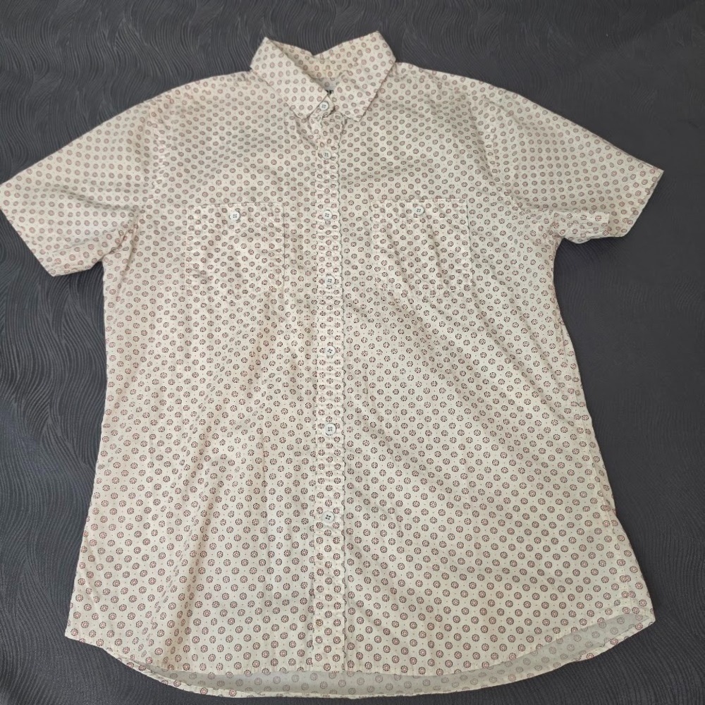 Express Soft Wash Mens short Sleeve Button up‎ size Med W/Foulard Pattern